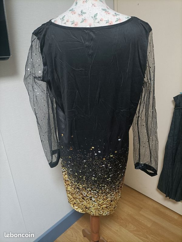 Vends robe femme,manches longues transparentes coloris noir et effet paillettes argentées (image 3)
