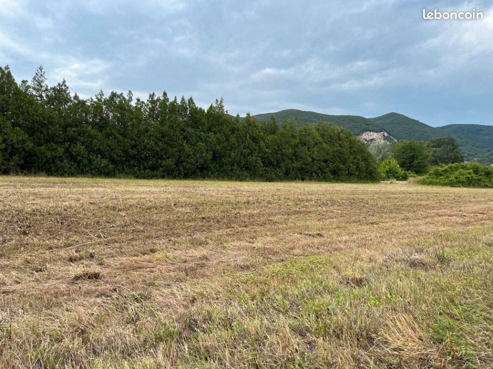 Terrain 618 m² · à Cruas · 105 000 €