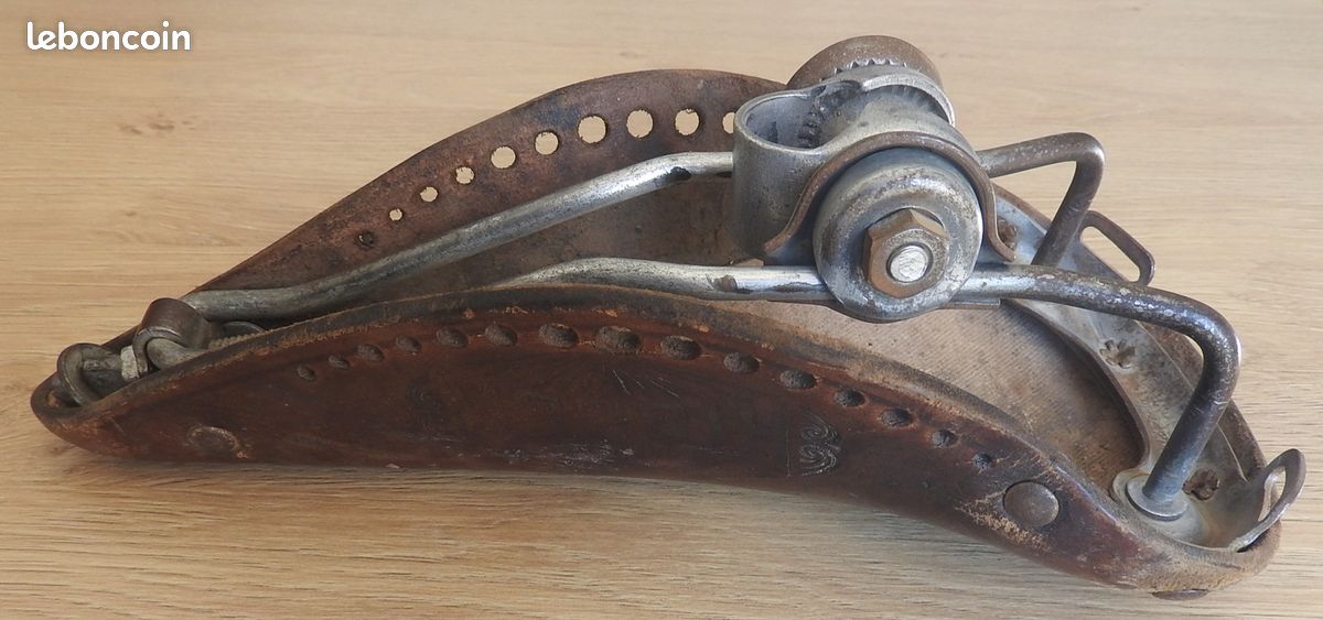 Ancienne selle cuir à ressort IDEALE velo ancien Moto Motocyclettes 1920 ancêtre - Équipements vélos