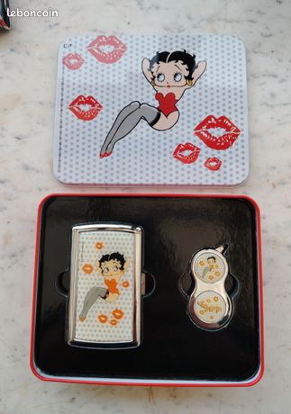 what is the cigarette holder called In 1954, a designer created a cigarette holder that let couples smoke the  same cigarette together 🚬❤️⁠ ⁠ Called the Lovers Cigarette Holder, it was  designed as a novelty that forced two