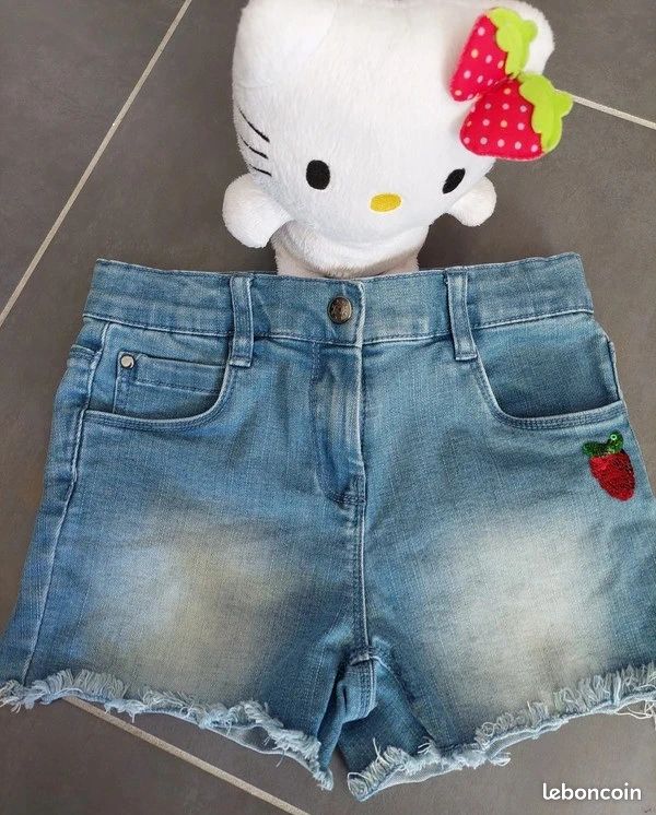 Short Jean avec motif 🍓en sequins (image 1)