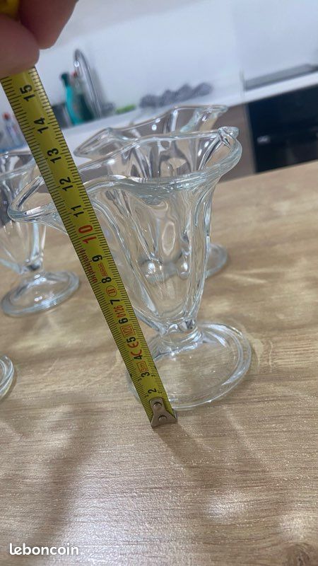 Utils de cuisine- Lot de verrerie vintage - Environ 50 pièces - Verres, coupes à glace, carafe - Bon état (image 12)