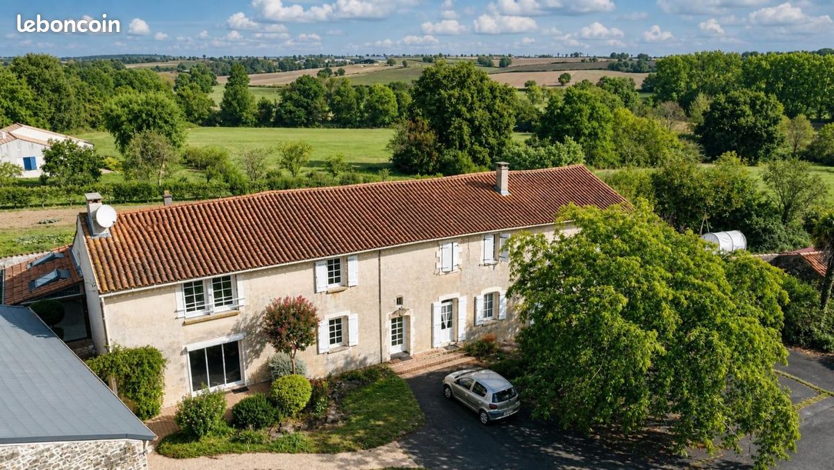 Maison 20 pièces 350 m² · à Vouvant · 350 m² · 249 500 €