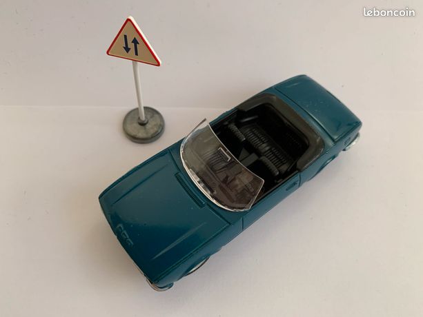 Dinky Toys - Cabriolet Peugeot 504 - Ref 1423 - 1/43