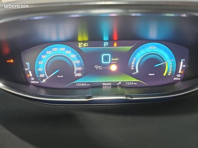 Peugeot 3008 HYBRID 225ch GT e-EAT8 (image 17)
