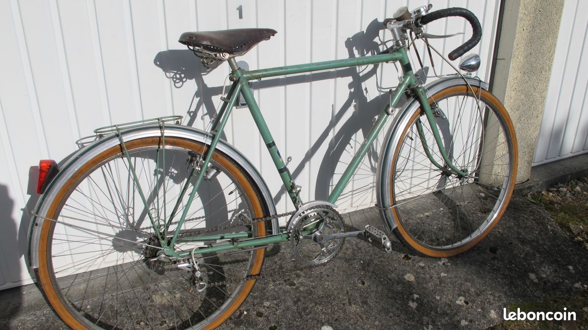 Velo Ancien - Antic Bicycle -Triumph 1914 - Alcyon Raleigh Clement Herse