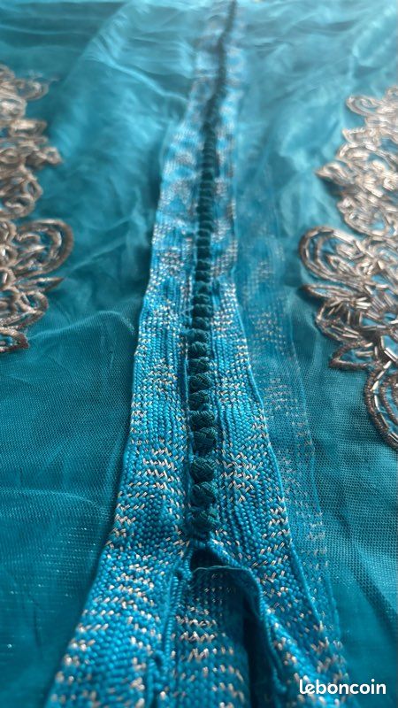 Caftan marocain brodé à la main (image 3)