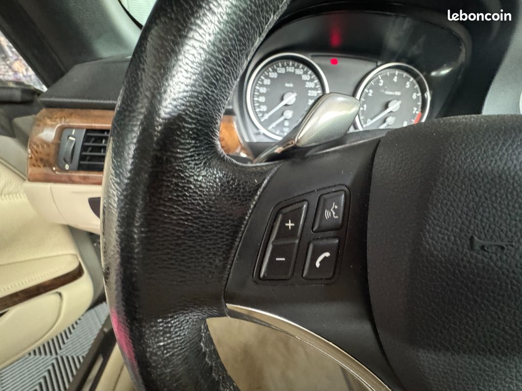 BMW SERIE 3 CAB E93 330i Luxe A (image 25)