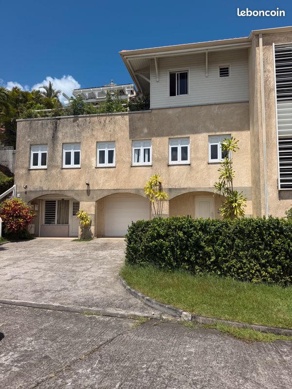Appartement 8 pièces 325 m² · à Schœlcher · 325 m² · 735 000 €