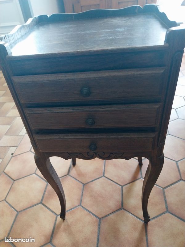 Chevet ancien avec 3 tiroirs (image 3)