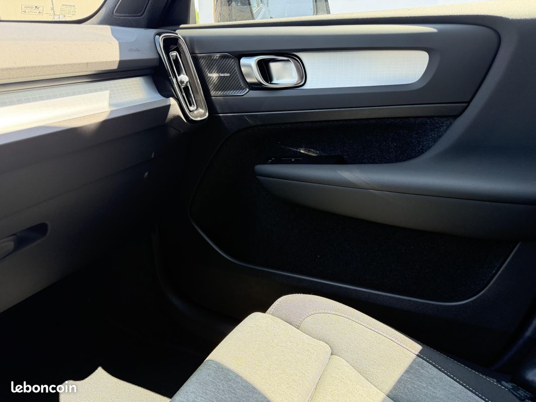 VOLVO XC40 B4 197 ch DCT7 Ultra (image 15)