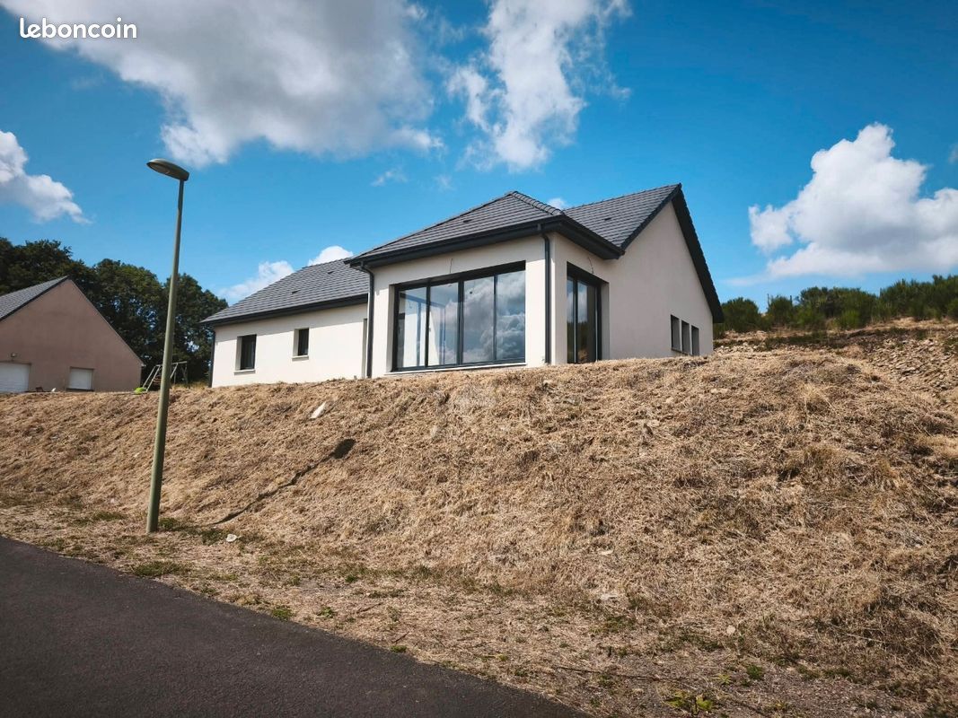 Maison 4 pièces 136 m² · à Tauves · 136 m² · 360 000 €