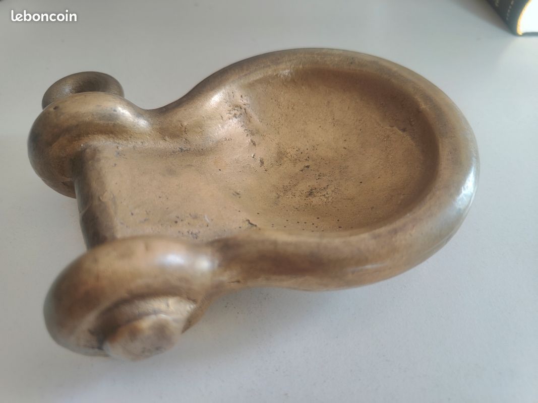 Ancien vide-poche / cendrier de marine en bronze massif – Forme manille d'accastillage – 1 kg (image 5)