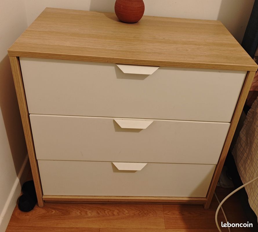 Commode (image 1)