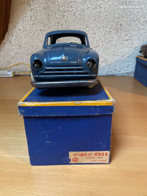 VOITURE CIJ RENAULT La Fregate 1/43 EUR 42,50 - FR