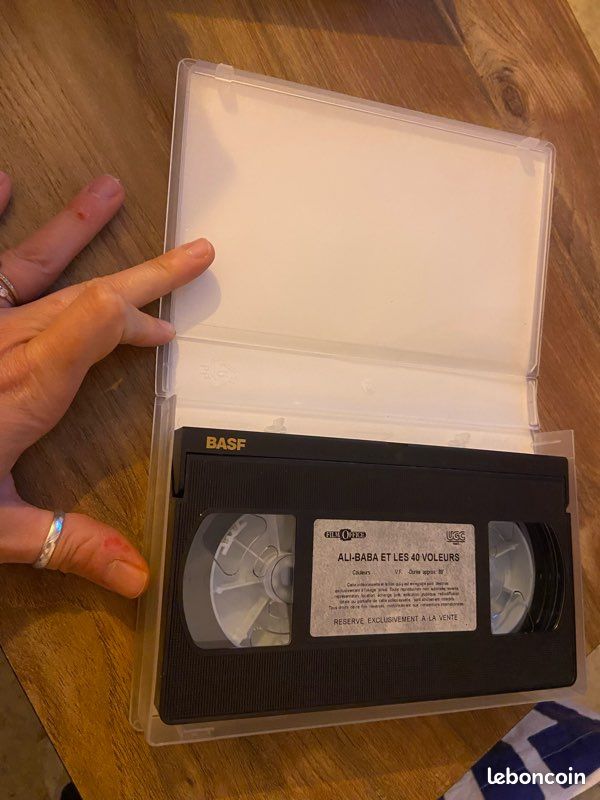 Deux cassettes VHS avec Fernandel (image 17)