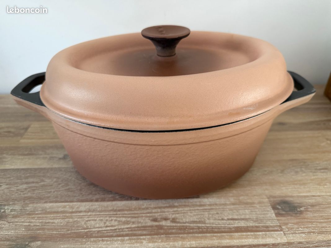 Cocotte en fonte émaillée INVICTA (image 1)