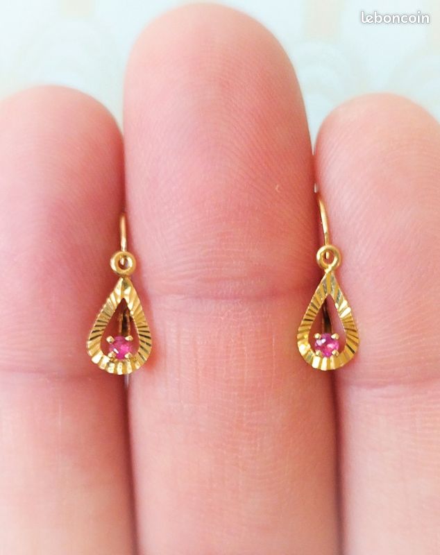 Boucles D'oreilles Dormeuses En Or Jaune 18k Avec Rubis Et Diamants - Occasion