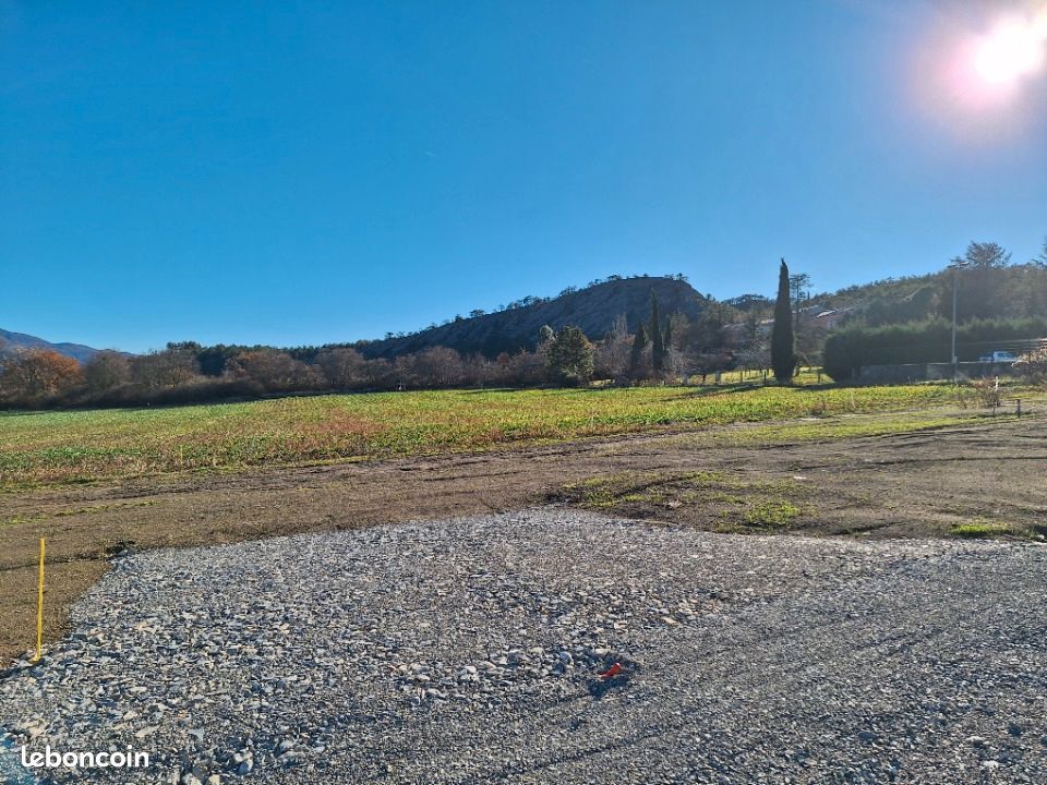 Terrain 693 m² · à Aubignosc · 107 000 €