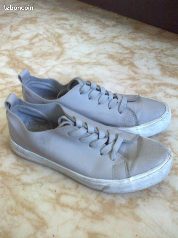 Une paire de basket New look gris clair (image 2)