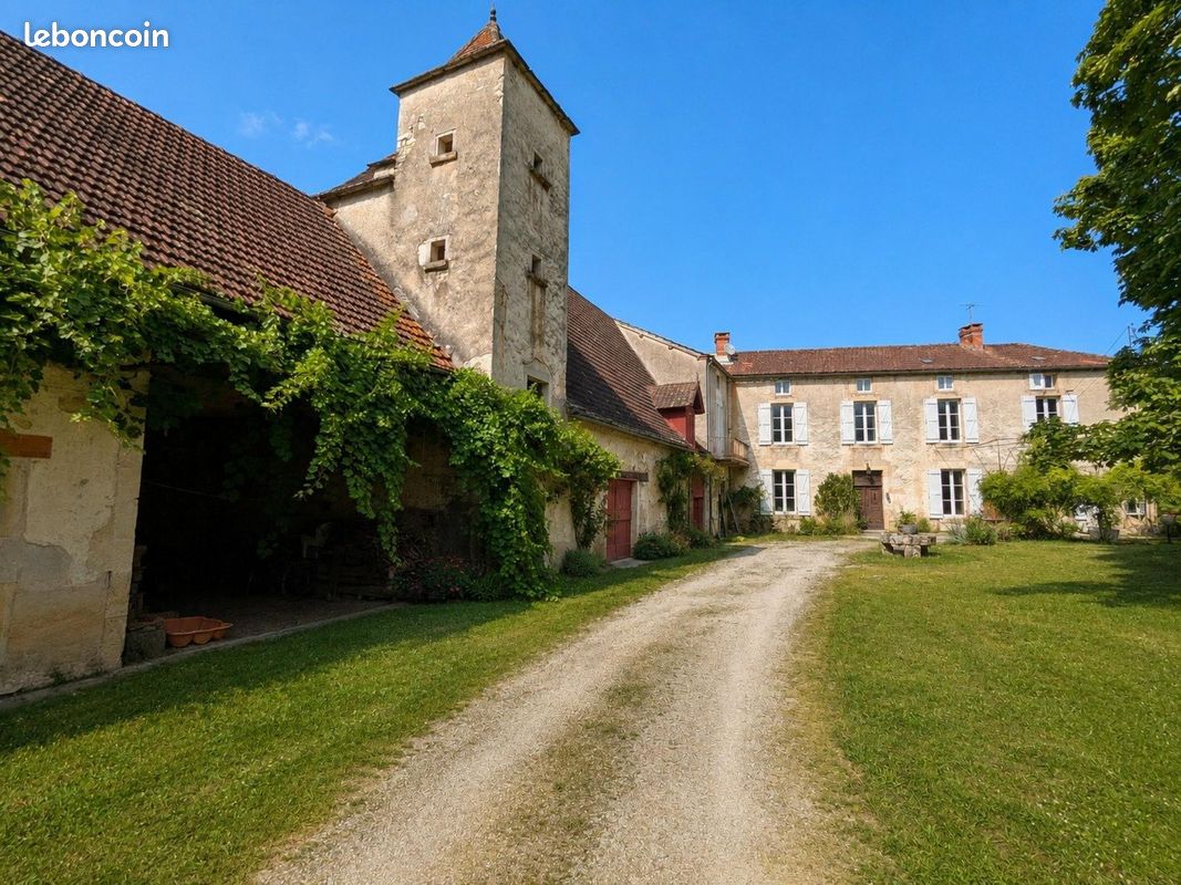 Maison 12 pièces 400 m² · à Gigouzac · 400 m² · 490 000 €