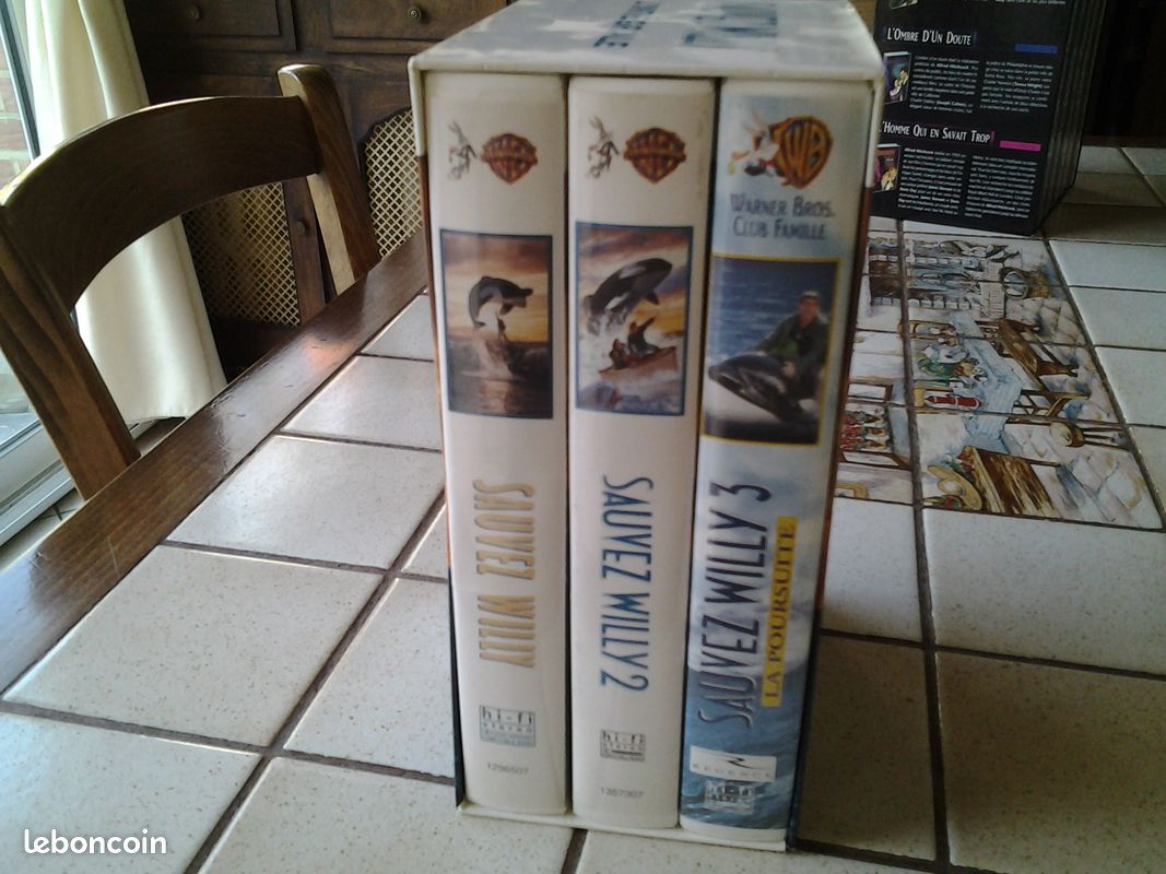 Coffret de cassettes vhs SAUVEZ WILLY (image 1)