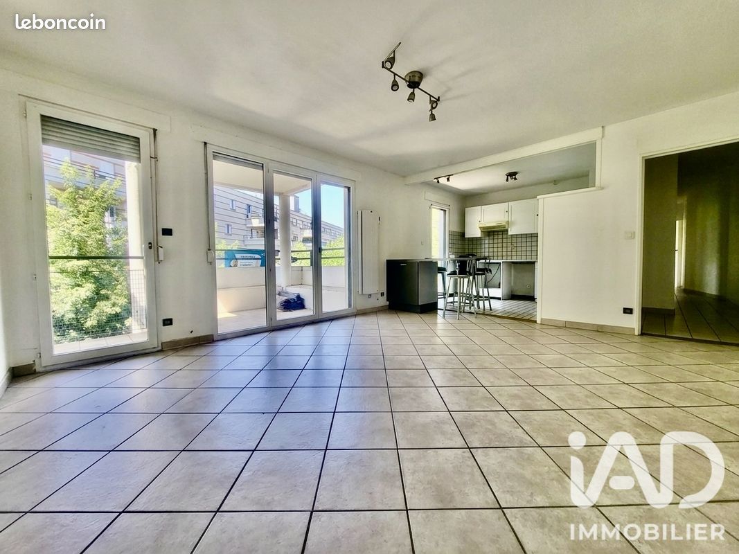 Appartement 3 pièces 69 m² · à Saint-Étienne · 69 m² · 82 000 €