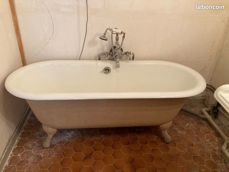 Baignoire ancienne avec robinetterie (image 3)