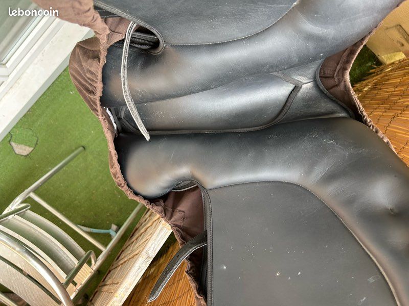 Selle mixte synthétique 17,5 pouces d'occasion : Equipements | Equitation - 12/04/2022