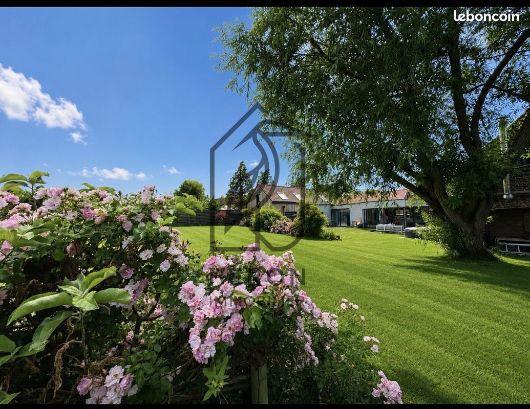 Maison 8 pièces 256 m² · à Radinghem-en-Weppes · 256 m² · 738 000 €