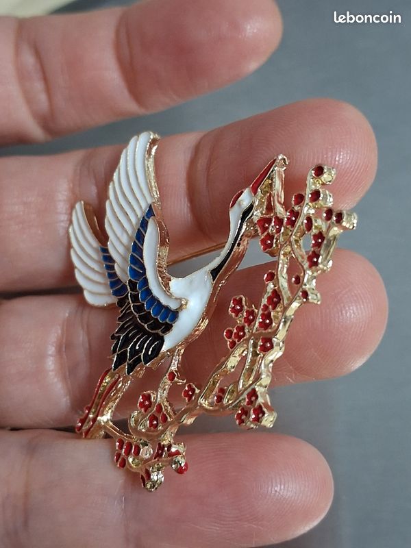 Broche grue du Japon et fleurs de prunier (image 4)