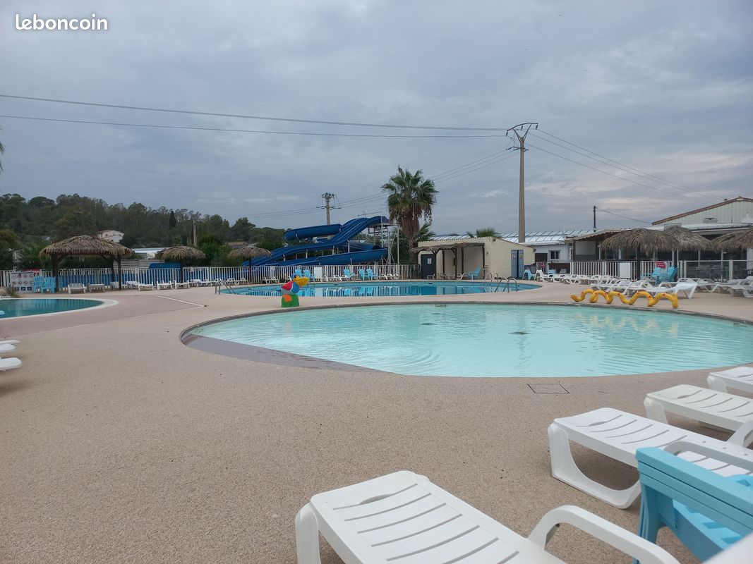 Local commercial 3 pièces 44 m² · à Fréjus · 44 m² · 27 800 €