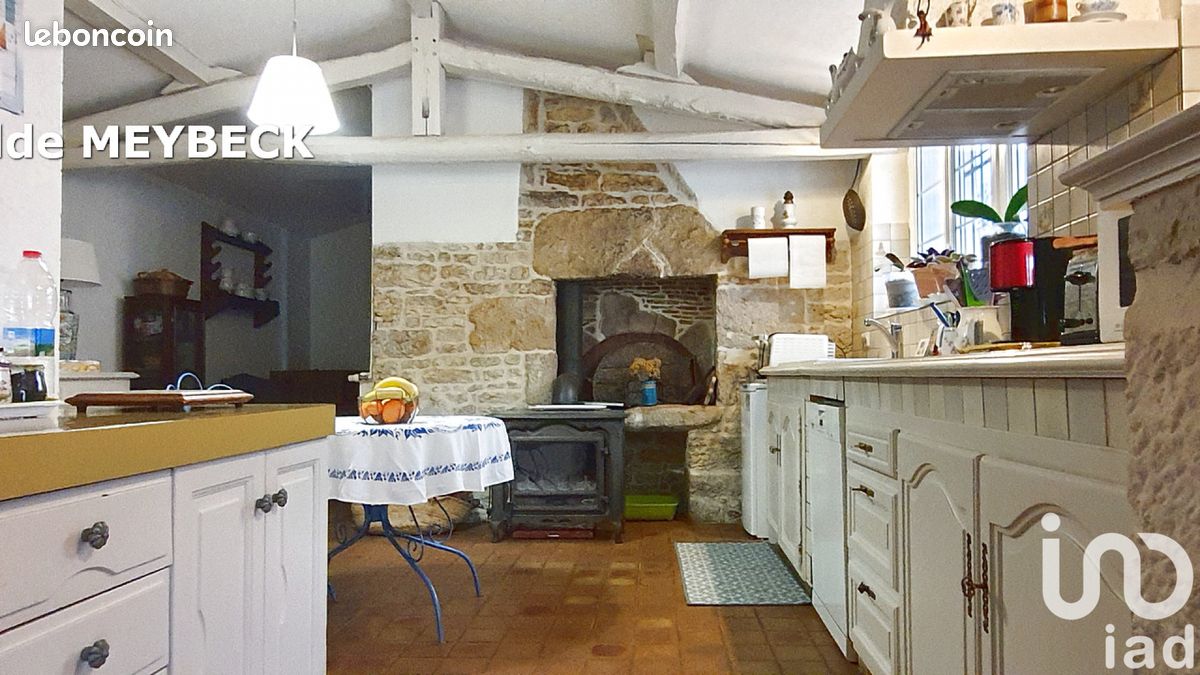 Maison 10 pièces 232 m² - Fressines 79370 (image principale 0)