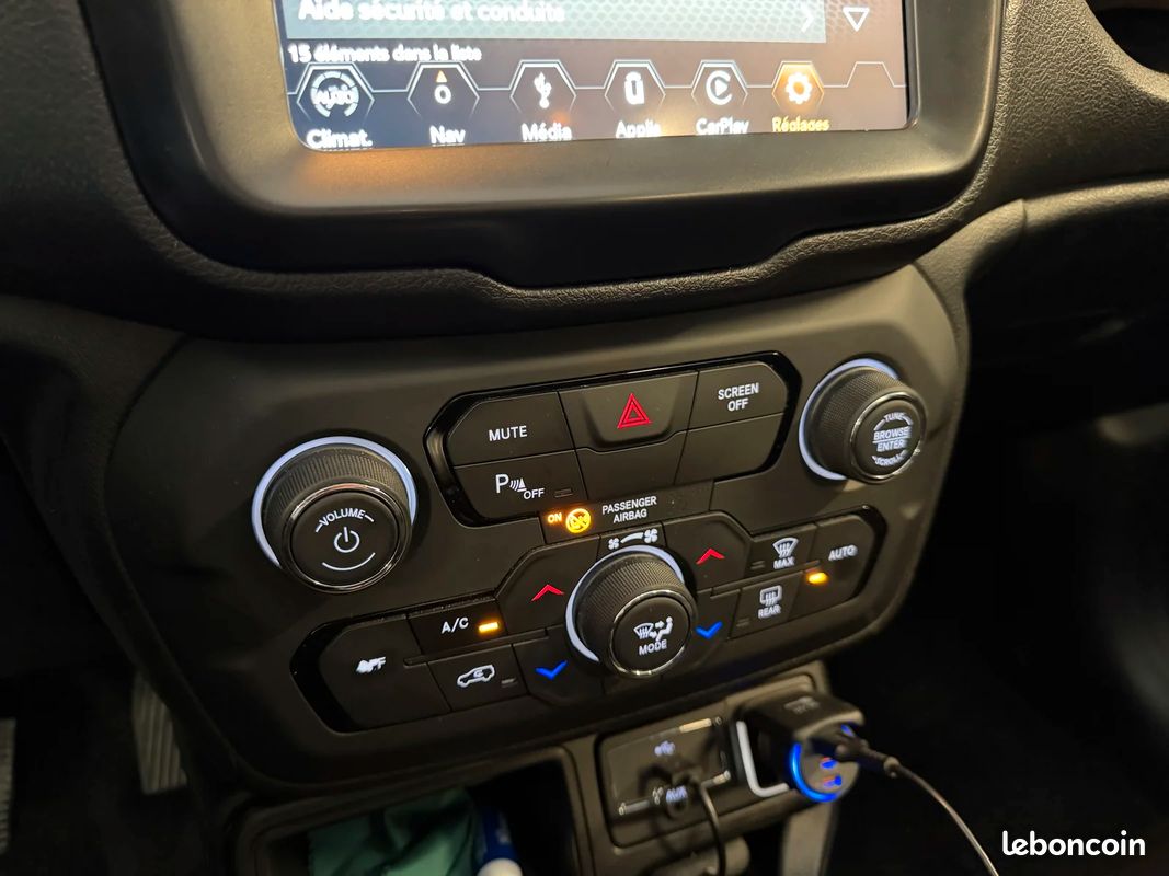 Jeep RENEGADE Longitude 1.6 CRD 120ch ~ TOIT OUVRANT ~ APPLE CARPLAY (image 31)