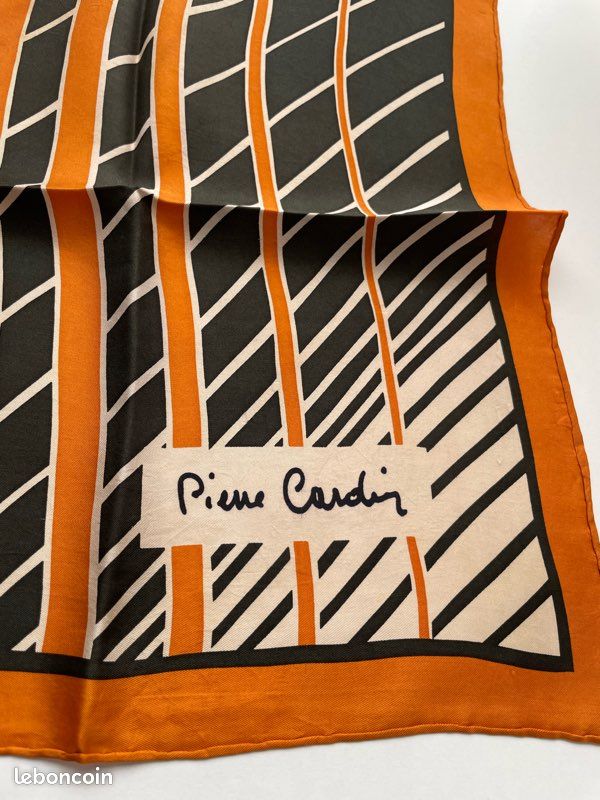 Foulard Vintage PIERRE CARDIN En Soie - Bleu - 77x80 Cm - Occasion Mousseline