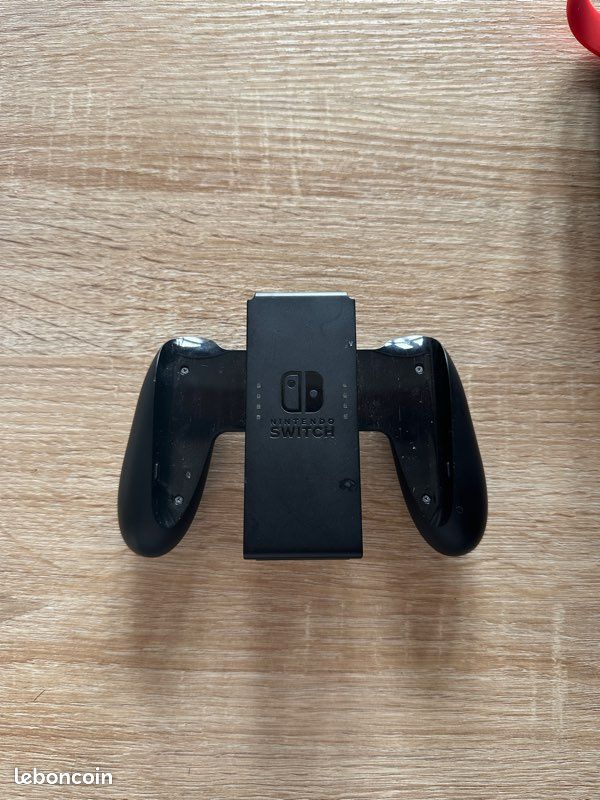 Nintendo Switch OLED blanche + 4 jeux + Joy-Con supplémentaires (image 5)