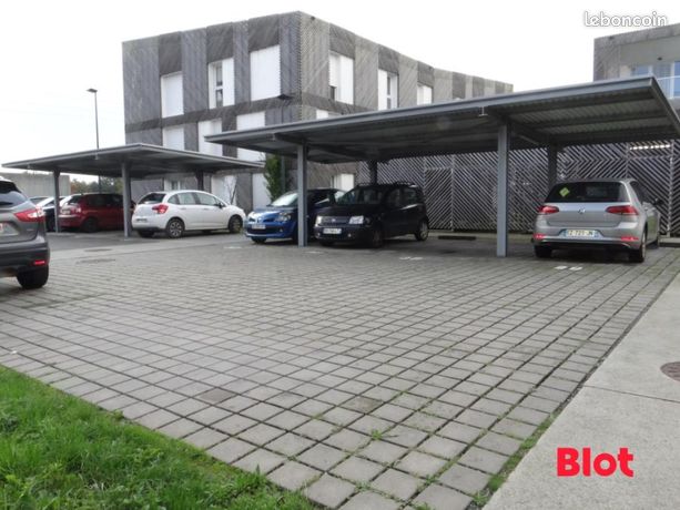 https://img.leboncoin.fr/api/v1/lbcpb1/images/07/03/ec/0703ec4c645eb23892387b076d3469b61a15f14f.jpg?rule=ad-image