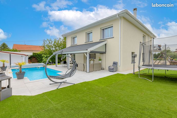 Villa 8 pièces 230 m²