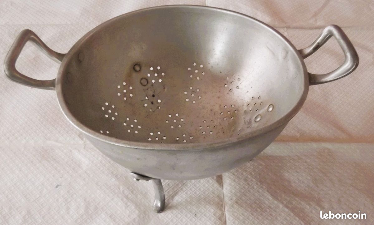 Ancienne Passoire LE TRÉFLE France Aluminium 21 Cm Trois Pieds - Vintage 1920-1949