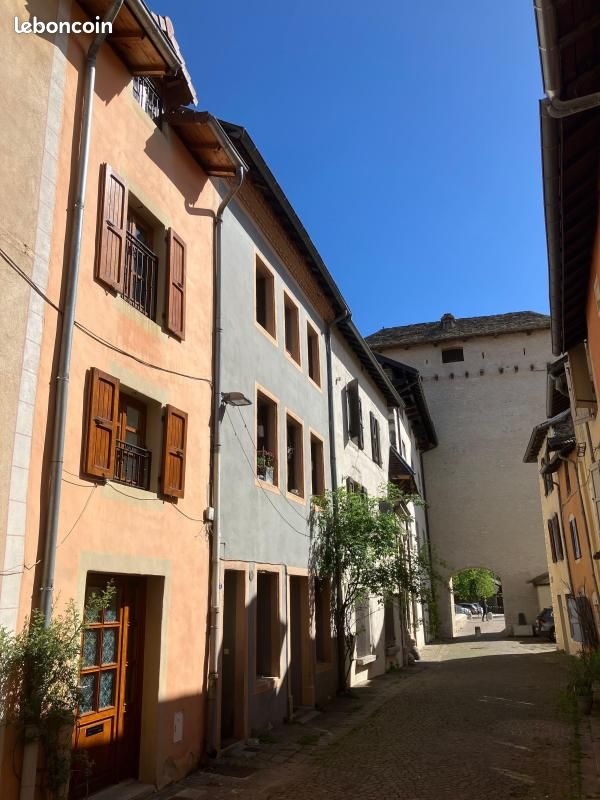 Maison 3 pièces 83 m² · à Crémieu · 83 m² · 850 €