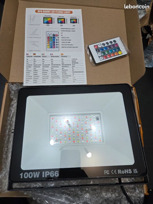 100W Projecteur LED RGB, Projecteur LED Couleur Extérieur Avec APP Bluetooth et 2.4G Télécommande, IP66 Étanche Spot de Couleur, pour Jardin,Fête,Halloween,Luminaires Extérieur 100W Projecteur LED RGB, Projecteur LED Couleur Extérieur Avec APP Bluetooth et 2.4G Télécommande, IP66 Étanche Spot de Couleur, pour Jardin,Fête,Halloween,Luminaires Extérieur