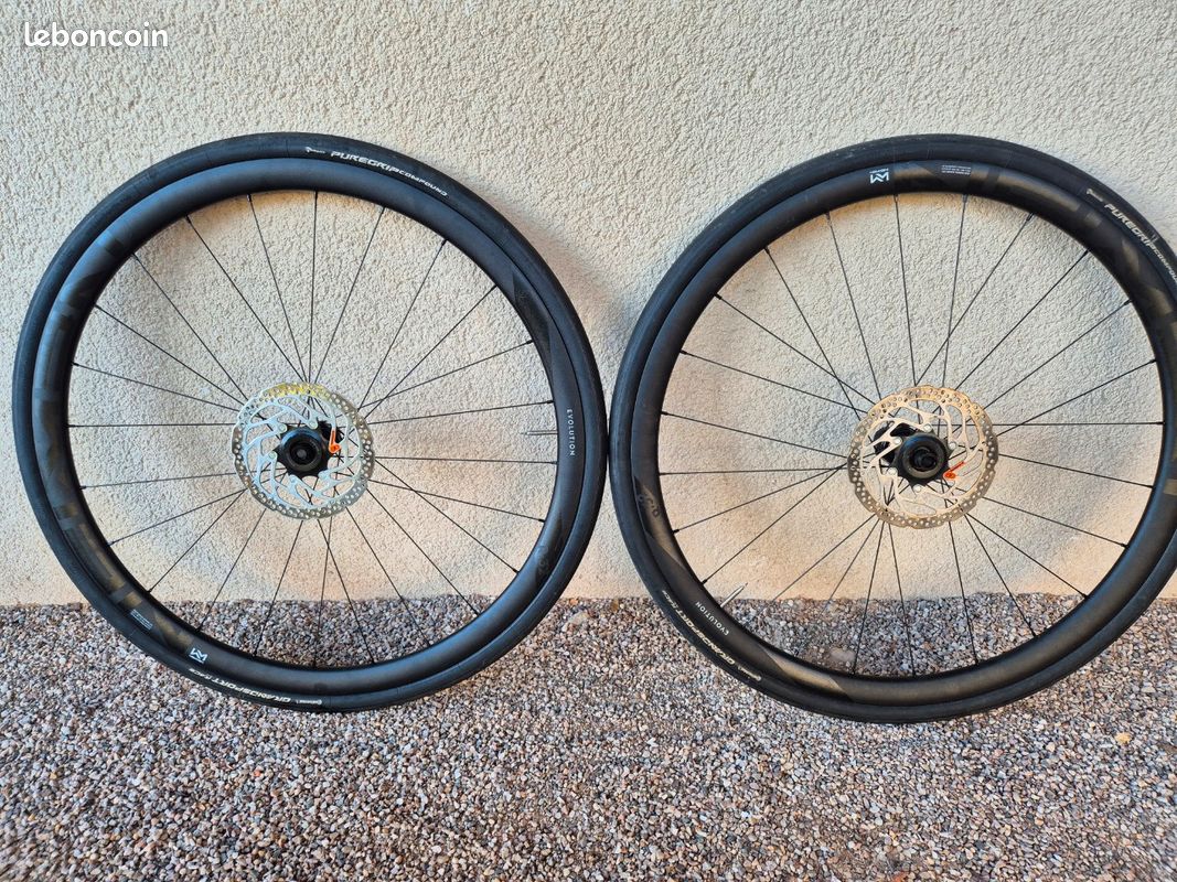 Roues velo Newmen Evolution SLR 32 Équipements vélos