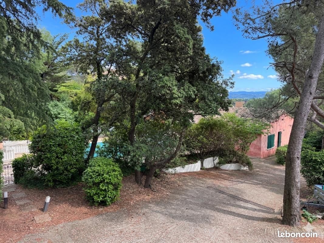 Maison 9 pièces 266 m² · à Nîmes · 266 m² · 650 000 €