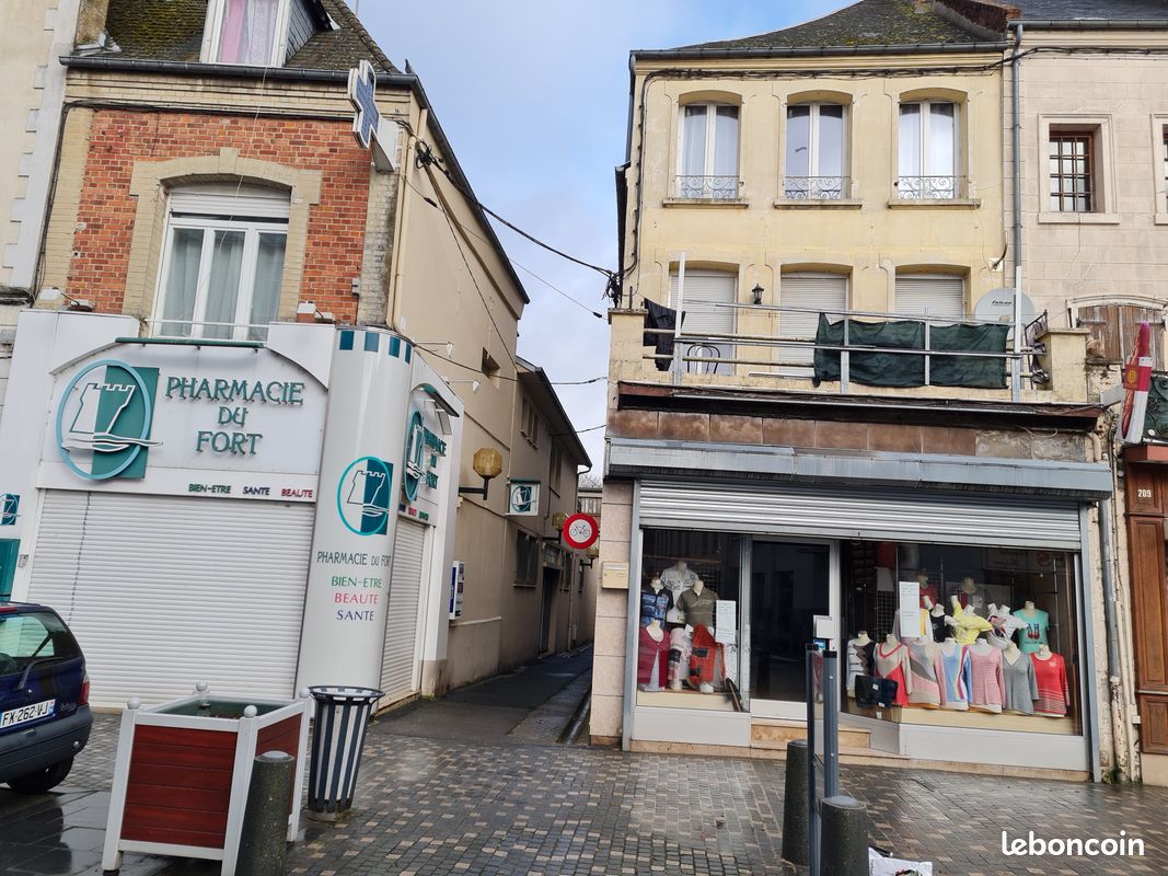 Maison 7 pièces 300 m² · à Guise · 300 m² · 65 000 €