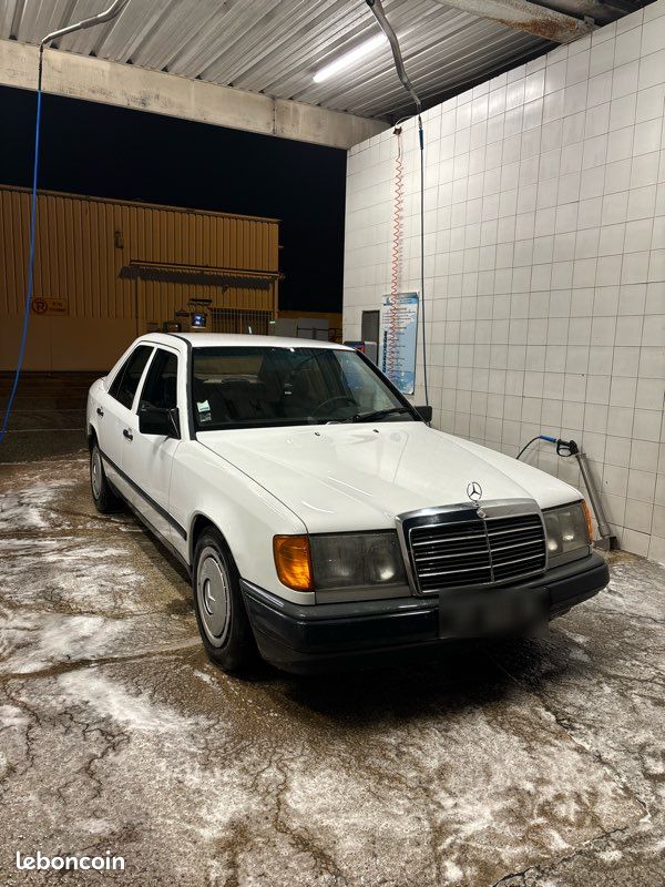 Mercedes w124 200E (image 1)