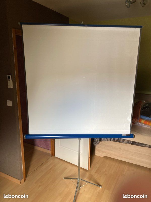 Écran De Projection Sur Pied HAMA 125x125 Cm (1:1) - Portable Et Stable, Blanc Avec Trépied