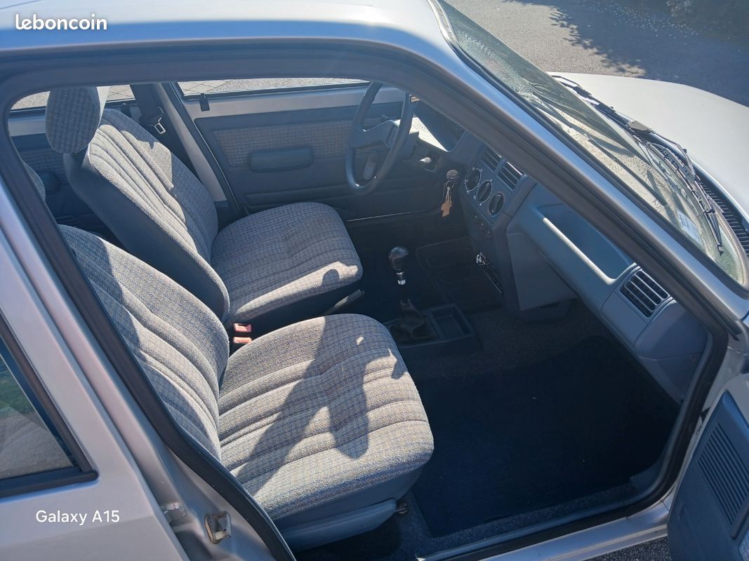 Peugeot 205 Phase 2 1.1 GR 1988 (image 3)