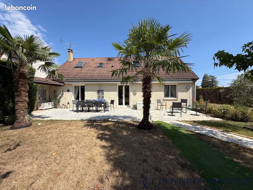 Maison 6 pièces 139 m² · à Les Essarts-le-Roi · 139 m² · 519 750 €