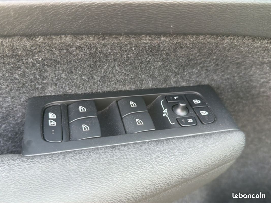 VOLVO XC40 T4 Recharge 129+82 ch DCT7 Plus (image 14)