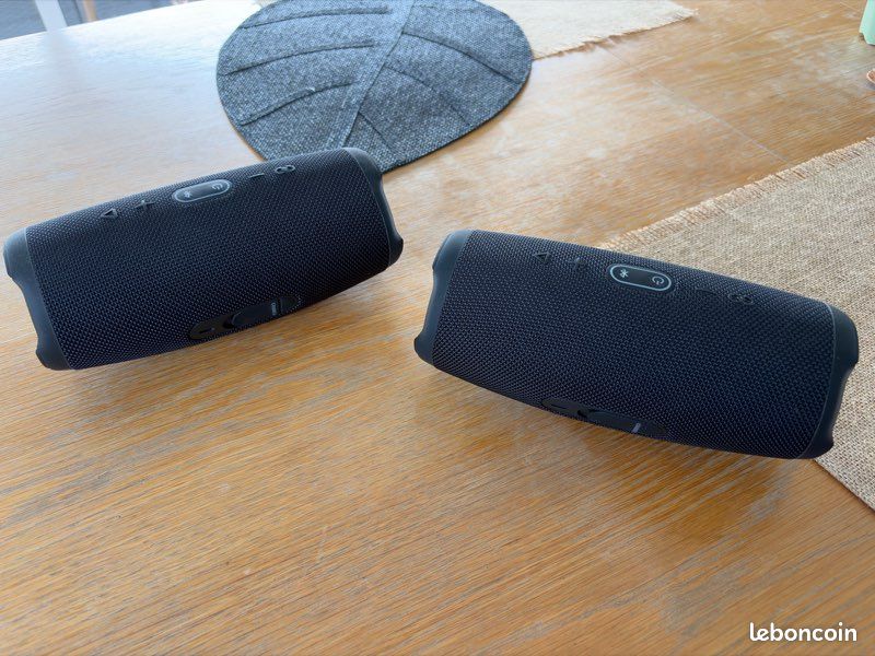 Deux enceintes JBL Charge 5 (image 2)